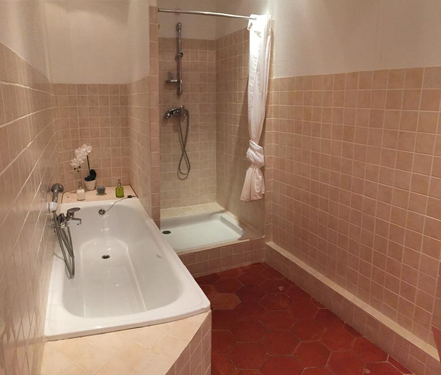 La Bellonette Marseillan  Room photo